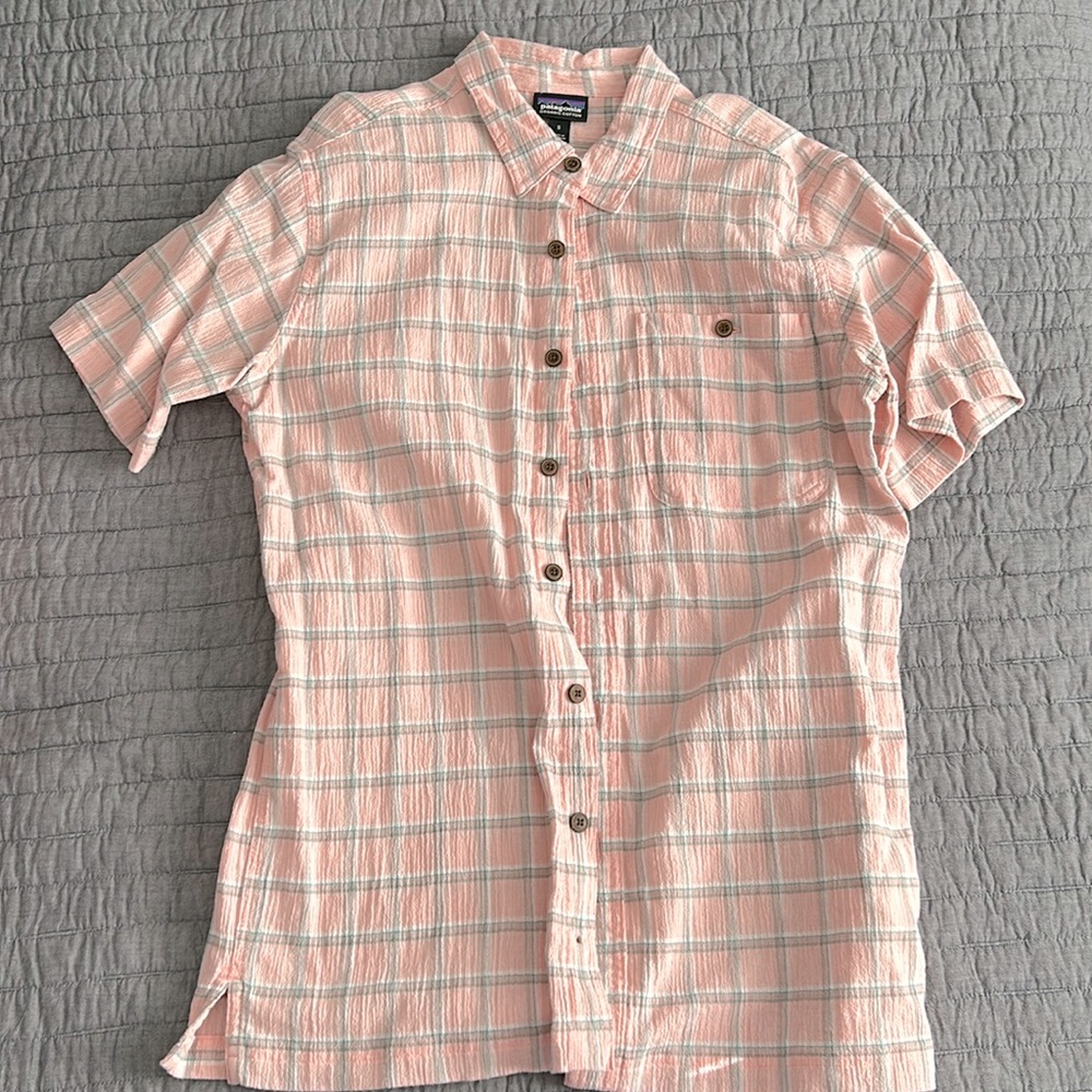Men’s short sleeved button down shirt